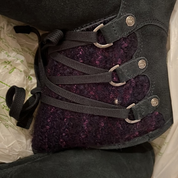 BEARPAW Women's Colby Sheepskin Suede Water Repelling with NeverWet Boot - Picture 3 of 7